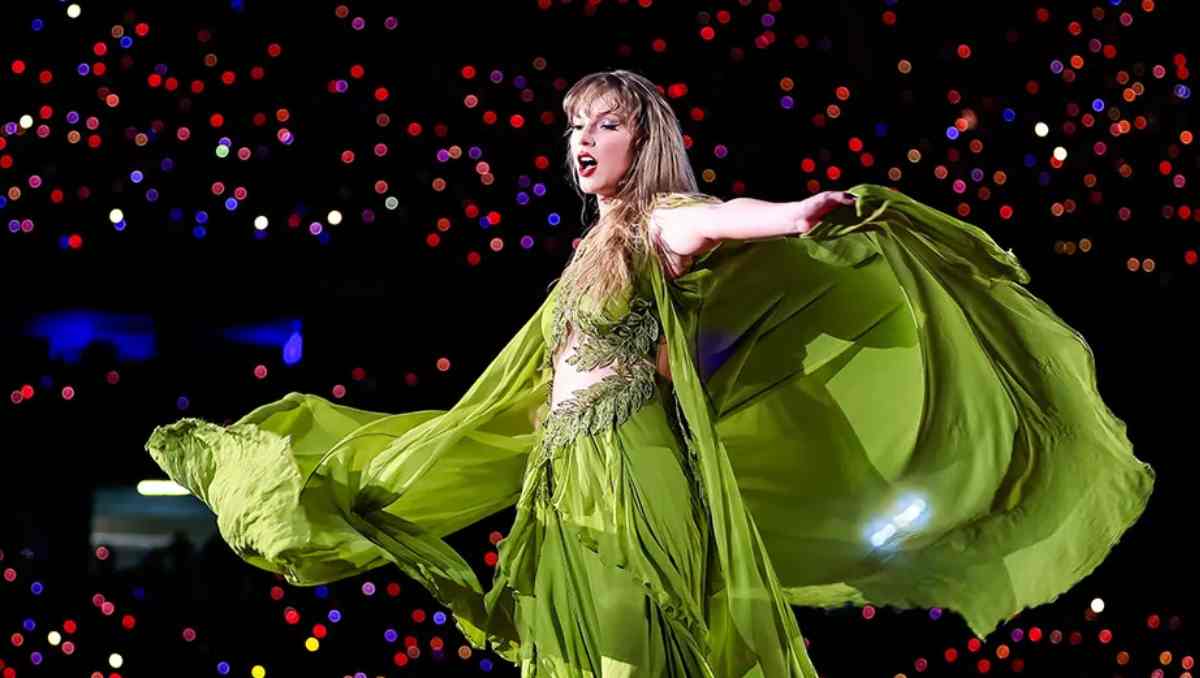 Taylor Swift fuels buzz by limiting upcoming album access
