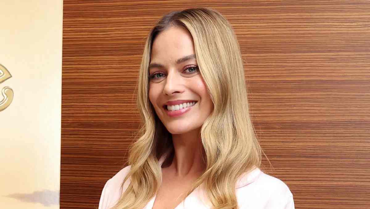 Margot Robbie’s 10-month-old son crashes interview