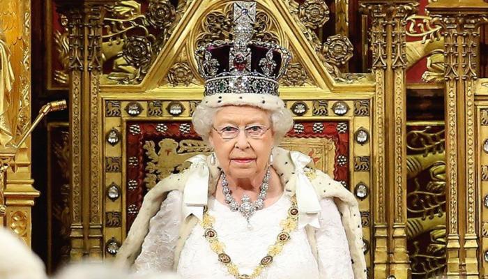Late Queen Elizabeths secret to wearing 1kg crown at 90