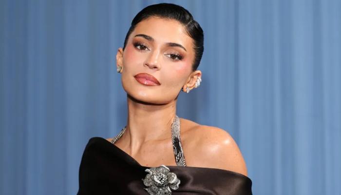 Kylie Jenner transforms into living sculpture with spectacular ensemble