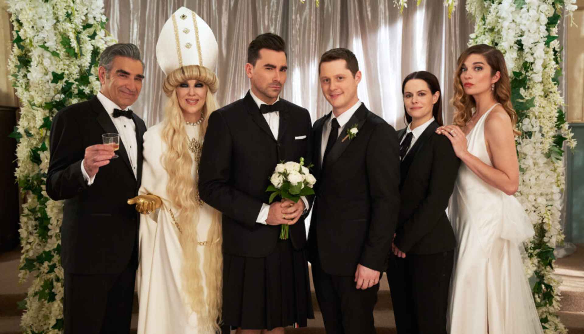 ‘Schitts Creek’ stars break down in tears at reunion
