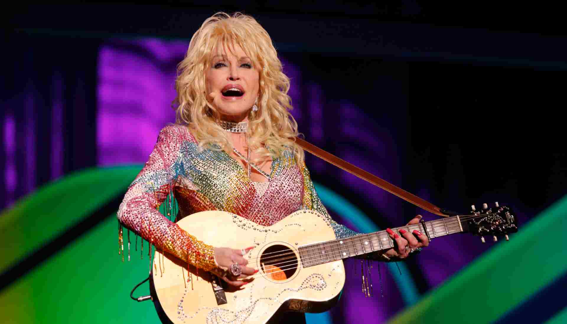Dolly Parton sparks buzz over health scare