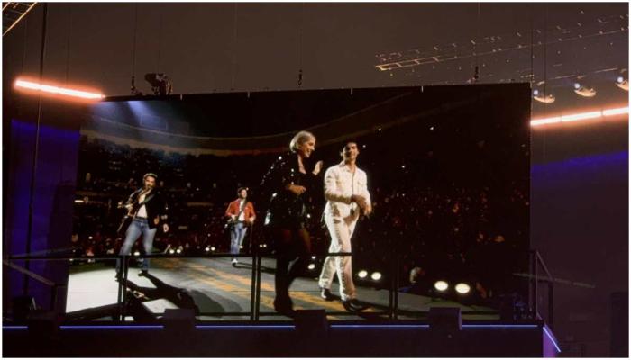 The Jonas Brothers bring out Christina Perri as special guest