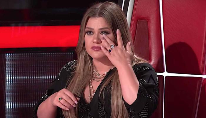 Kelly Clarkson in tears on return to TV after ex’s death