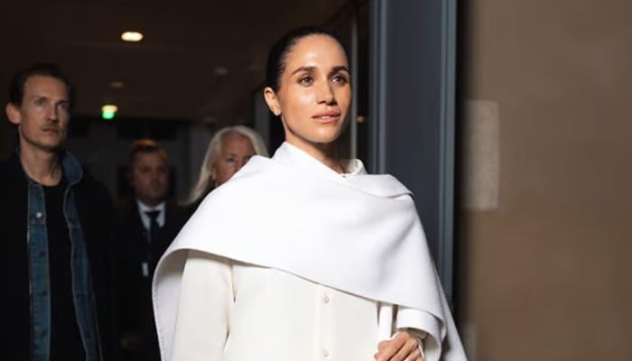 Meghan Markle urged to return to UK to prove shes not afraid of royal family