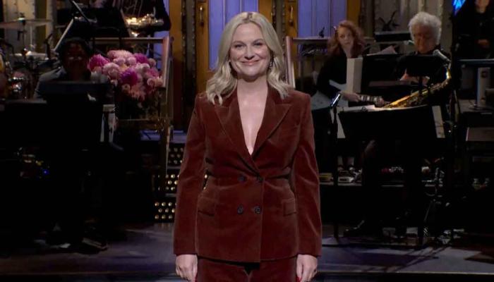 Amy Poehler gives hilarious ‘SNL’ monologue