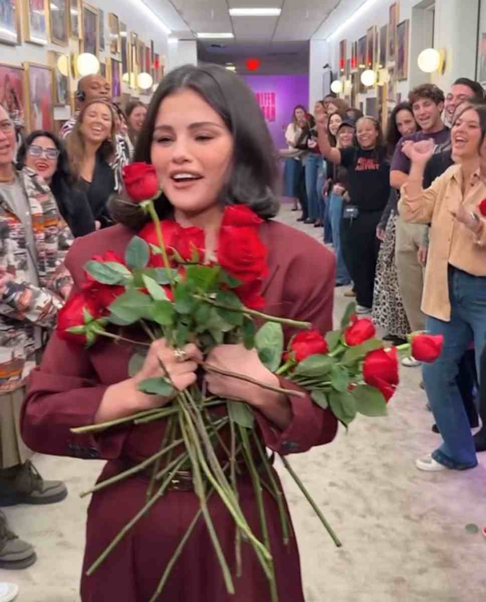 Selena Gomez’s sloppy walk for ‘The Jennifer Hudson Show’