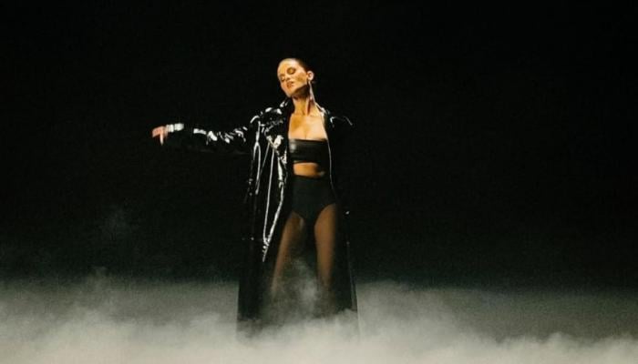 Fans gush over Selena Gomez’s short BTS of ‘In The Dark’