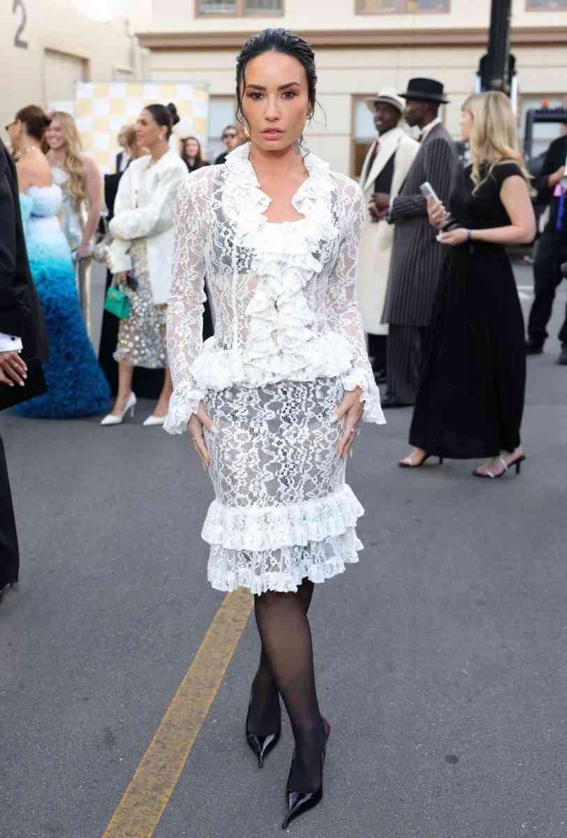 Demi Lovatos off styling sparks major stir at fashion event