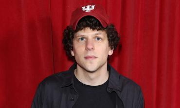 Jesse Eisenberg to undergo surgery for kidney donation
