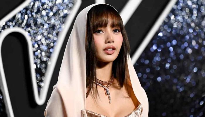 BLACKPINKs Lisa breaks the internet with spooky costume