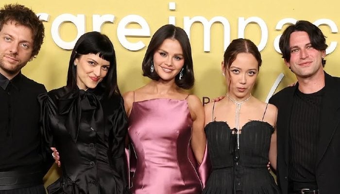 Selena Gomez does not lean on Benny Blanco during difficult times?