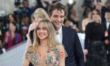 Robert Pattinson, Suki Waterhouse serve ‘hot couple’ looks