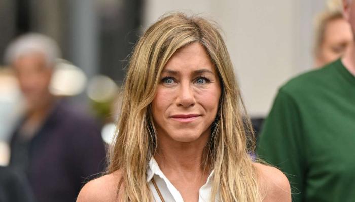 Jennifer Aniston reveals family struggles despite dad being famous