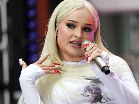 Kim Petras drops bold ‘Freak It’ MV