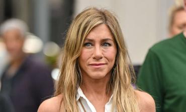 Jennifer Aniston reveals family struggles despite dad being famous