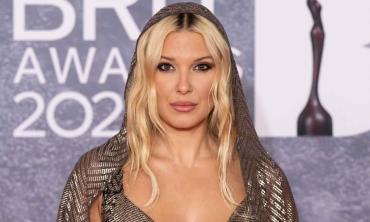 Millie Bobby Brown turns red carpet chaos into viral moment at premiere