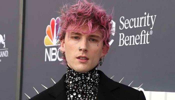 MGK recreates heartwarming photo, fans go 11 years back