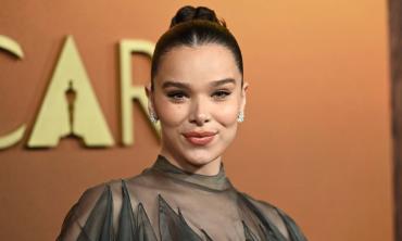 Hailee Steinfeld's unique dress sparks pregnancy rumors