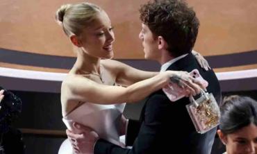 Ariana Grande puts Ethan Slater rumours to rest