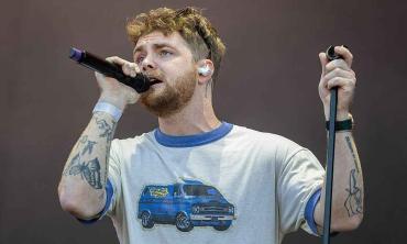 Alex Warren celebrates major milestone