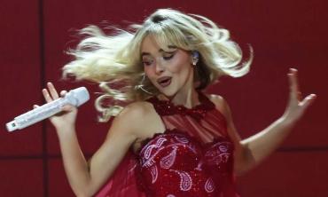 Sabrina Carpenter takes final concert to next level with iconic move