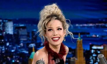 Halsey pauses Back to Badlands tour for surprising reason