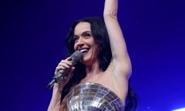 Katy Perry sets examples with humble gesture amid legal drama