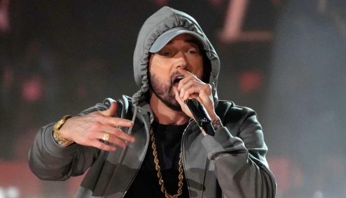 Eminem leaves fans in awe with surprise twist at halftime show