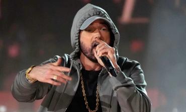 Eminem leaves fans in awe with surprise twist at halftime show