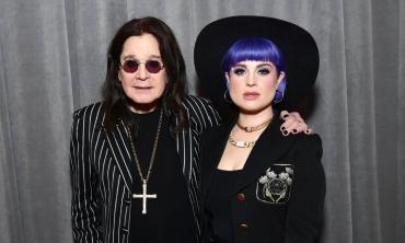 Kelly Osbourne pays tribute to Ozzy in Christmas decoration video