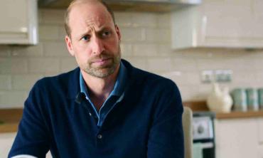 Prince William visits children from Gaza in UK hospital 