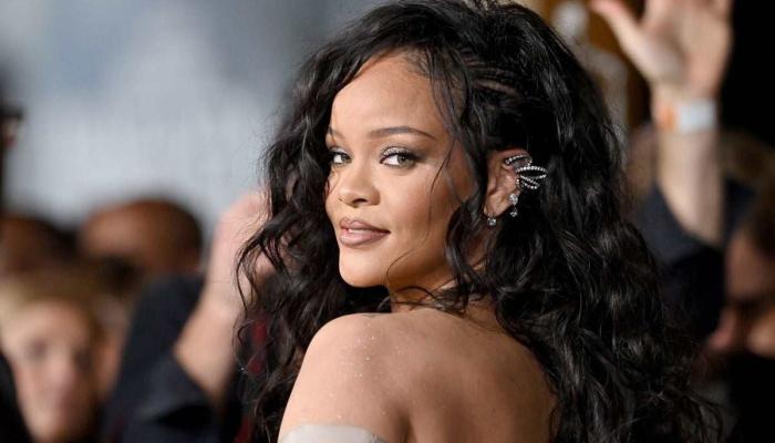 Rihannas latest look divides fans on social media