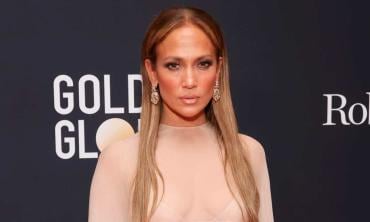 Jennifer Lopez breaks down in tears while accepting major honour 
