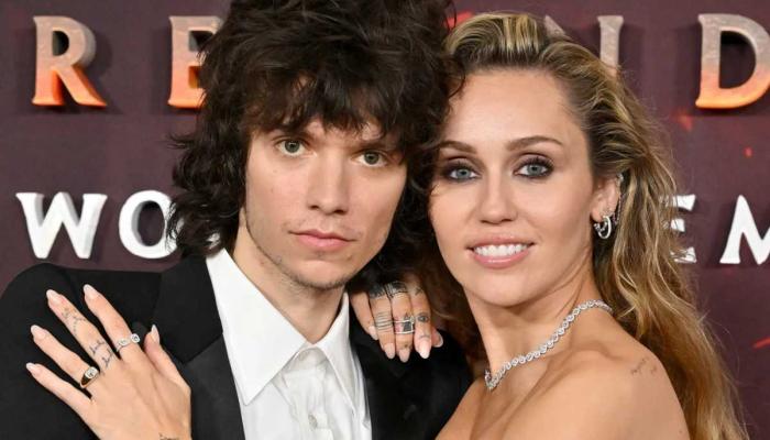 Miley Cyrus’s engagement ring is a Black Friday purchase?