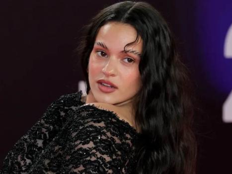 Rosalía abruptly leaves interview in panic over unexpected visitor