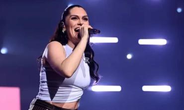 Jessie J returns with bang after cancer treatment 