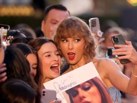 Taylor Swift beams with pride over fans' 'insane' move at concert