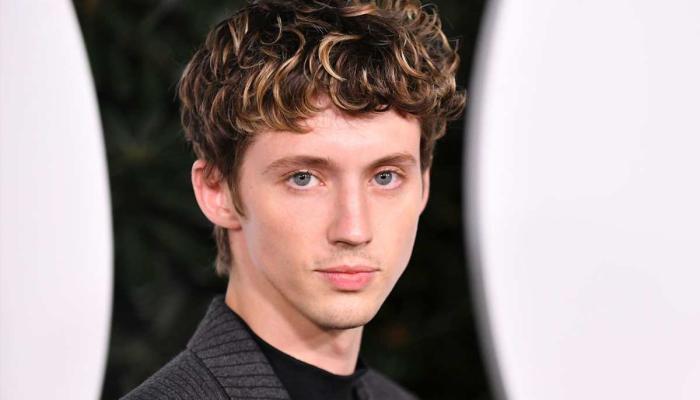 Troye Sivan goes viral for ‘old’ appearance