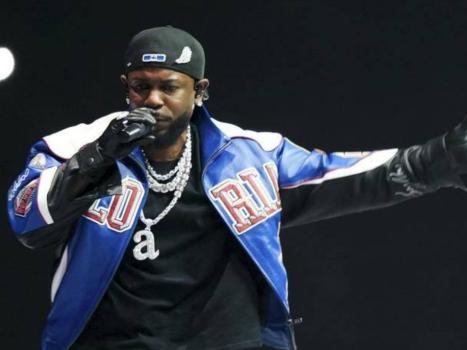 Kendrick Lamar stopped his show to sing Happy Birthday to young fan