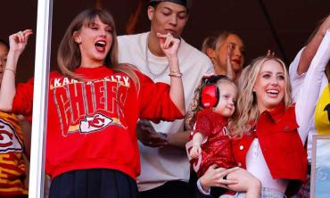 Taylor Swift turns Chiefs game into girls’ day out