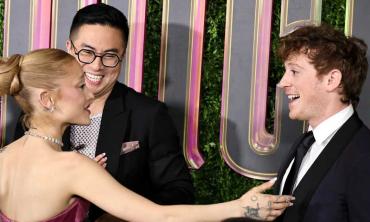 Ethan Slater, Ariana Grande mark ‘merry holidays’ with friends