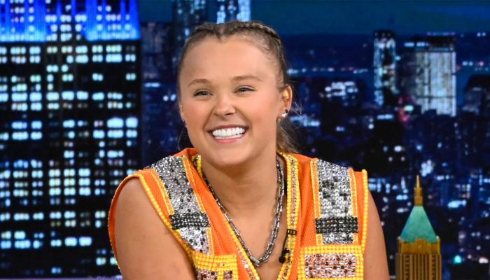JoJo Siwa shares year-end transformation