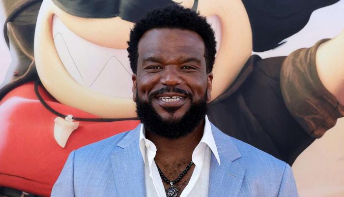 Craig Robinson makes headlines with new look at Critics Choice Awards