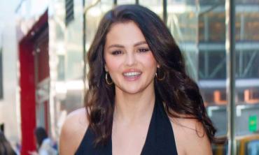 Selena Gomez peak of 'feminine beauty' in rare social media update