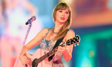 Taylor Swift breaks another record, making songwriting history
