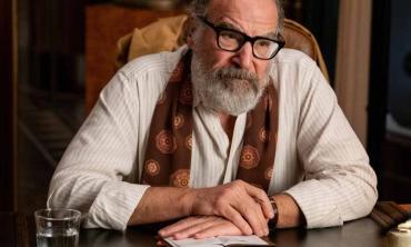 Mandy Patinkin cheers Jonathan Bailey ahead of big London role