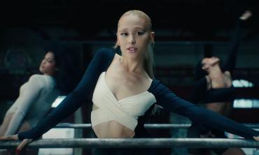 Ariana Grande moves to tears with 'SNL' heartfelt message