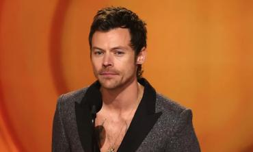 Harry Styles fans endure long waits for Manchester show