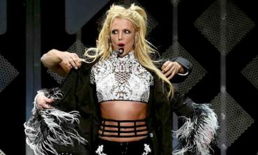 Britney Spears leaves no room for comeback with catalogue sale